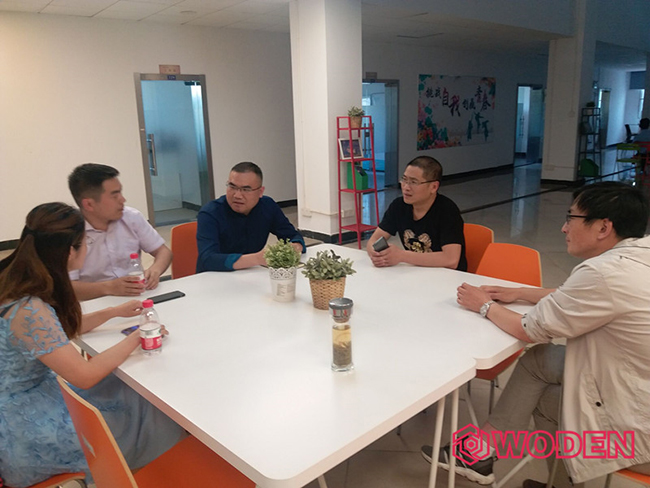 沃頓創始人何總與參會人員互動交流